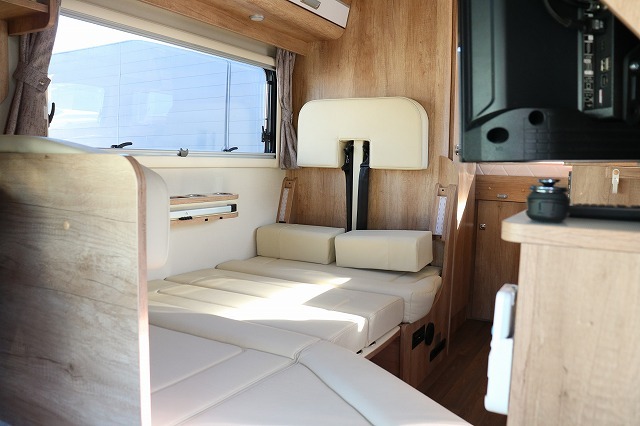 キャンピングカー キャブコン ｶﾑﾛｰﾄﾞ ﾅｯﾂRVｸﾚｱ5.3Xﾊｲﾊﾟｰｴﾎﾞ4WD