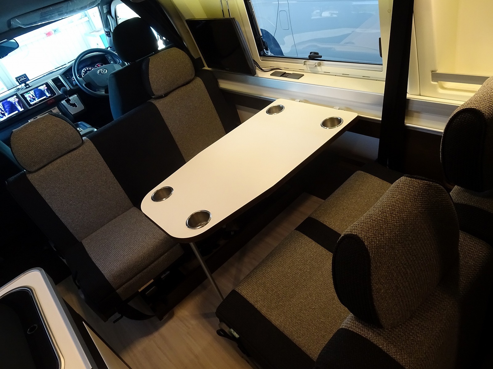 キャンピングカー バンコン ﾊｲｴｰｽ ﾄｲﾌｧｸﾄﾘｰ GTｸﾞﾗﾝﾃﾞ 4WD