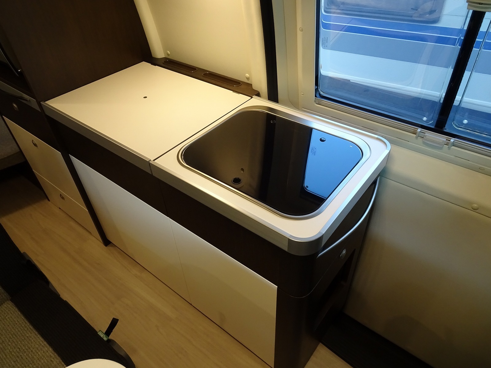 キャンピングカー バンコン ﾊｲｴｰｽ ﾄｲﾌｧｸﾄﾘｰ GTｸﾞﾗﾝﾃﾞ 4WD