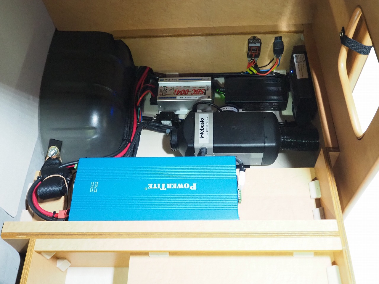 キャンピングカー バンコン ﾊｲｴｰｽ OMC 北斗 4WD　FF　ｿｰﾗｰ