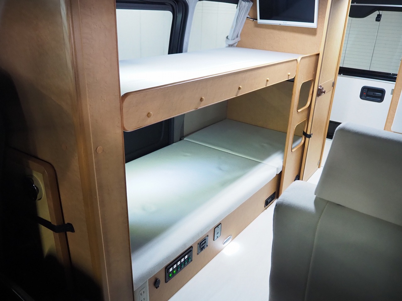 キャンピングカー バンコン ﾊｲｴｰｽ OMC 北斗 4WD　FF　ｿｰﾗｰ