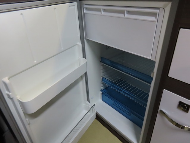 キャンピングカー キャブコン ｶﾑﾛｰﾄﾞ ｸﾚｱ5.3Xｴﾎﾞﾘｭｰｼｮﾝ　ﾘｱWﾀｲﾔ