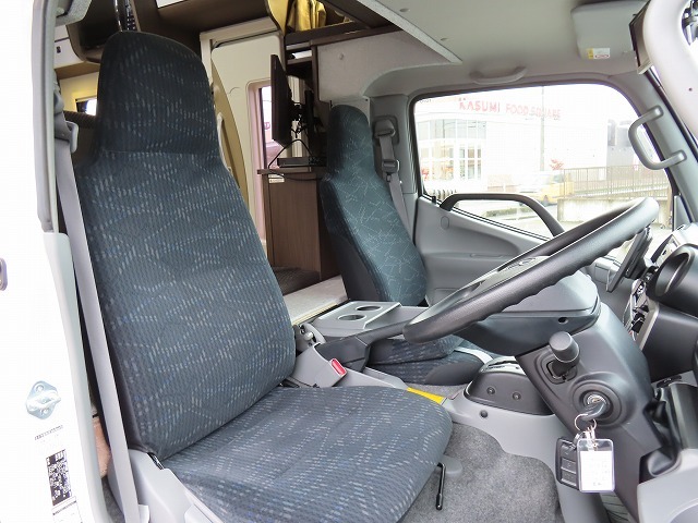 キャンピングカー キャブコン ｶﾑﾛｰﾄﾞ ｸﾚｱ5.3Xｴﾎﾞﾘｭｰｼｮﾝ　ﾘｱWﾀｲﾔ