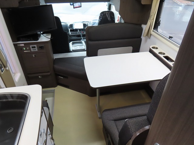 キャンピングカー キャブコン ｶﾑﾛｰﾄﾞ ｸﾚｱ5.3Xｴﾎﾞﾘｭｰｼｮﾝ　ﾘｱWﾀｲﾔ