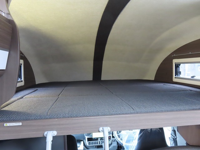 キャンピングカー キャブコン ｶﾑﾛｰﾄﾞ ｸﾚｱ5.3Xｴﾎﾞﾘｭｰｼｮﾝ　ﾘｱWﾀｲﾔ