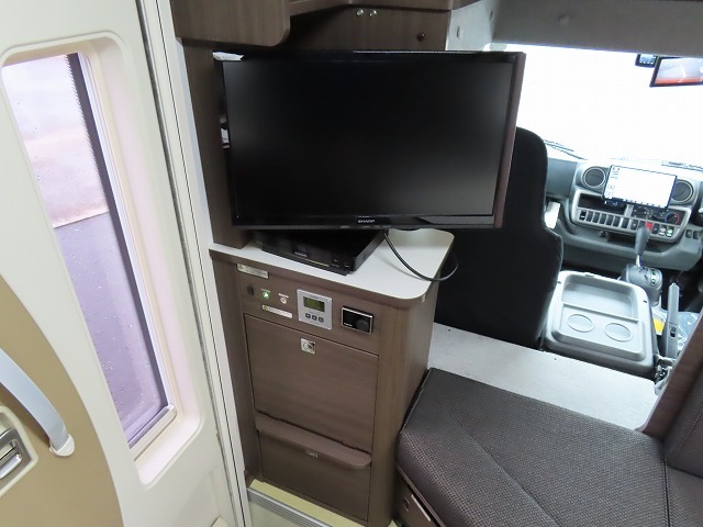 キャンピングカー キャブコン ｶﾑﾛｰﾄﾞ ｸﾚｱ5.3Xｴﾎﾞﾘｭｰｼｮﾝ　ﾘｱWﾀｲﾔ