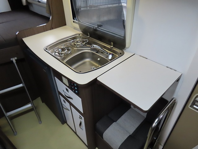 キャンピングカー キャブコン ｶﾑﾛｰﾄﾞ ｸﾚｱ5.3Xｴﾎﾞﾘｭｰｼｮﾝ　ﾘｱWﾀｲﾔ