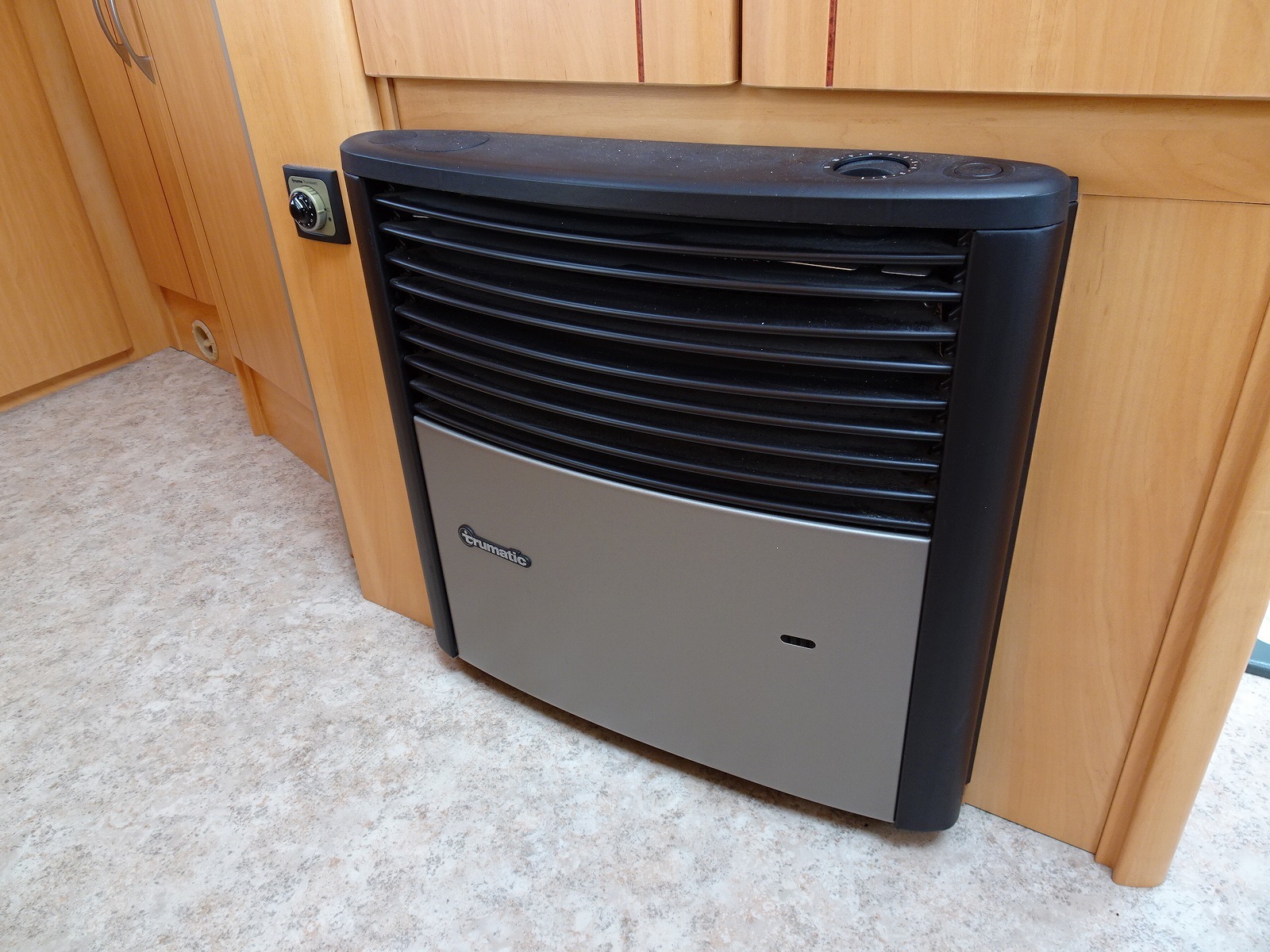 キャンピングカー トレーラー ﾌｪﾝﾄ ｻﾌｧｲｱ470TFB ｳｲﾝﾄﾞｳｴｱｺﾝ