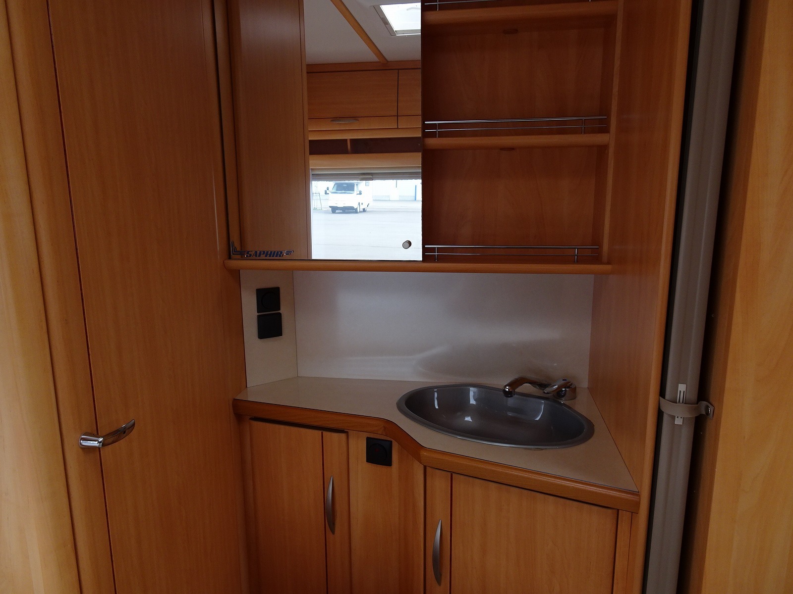 キャンピングカー トレーラー ﾌｪﾝﾄ ｻﾌｧｲｱ470TFB ｳｲﾝﾄﾞｳｴｱｺﾝ