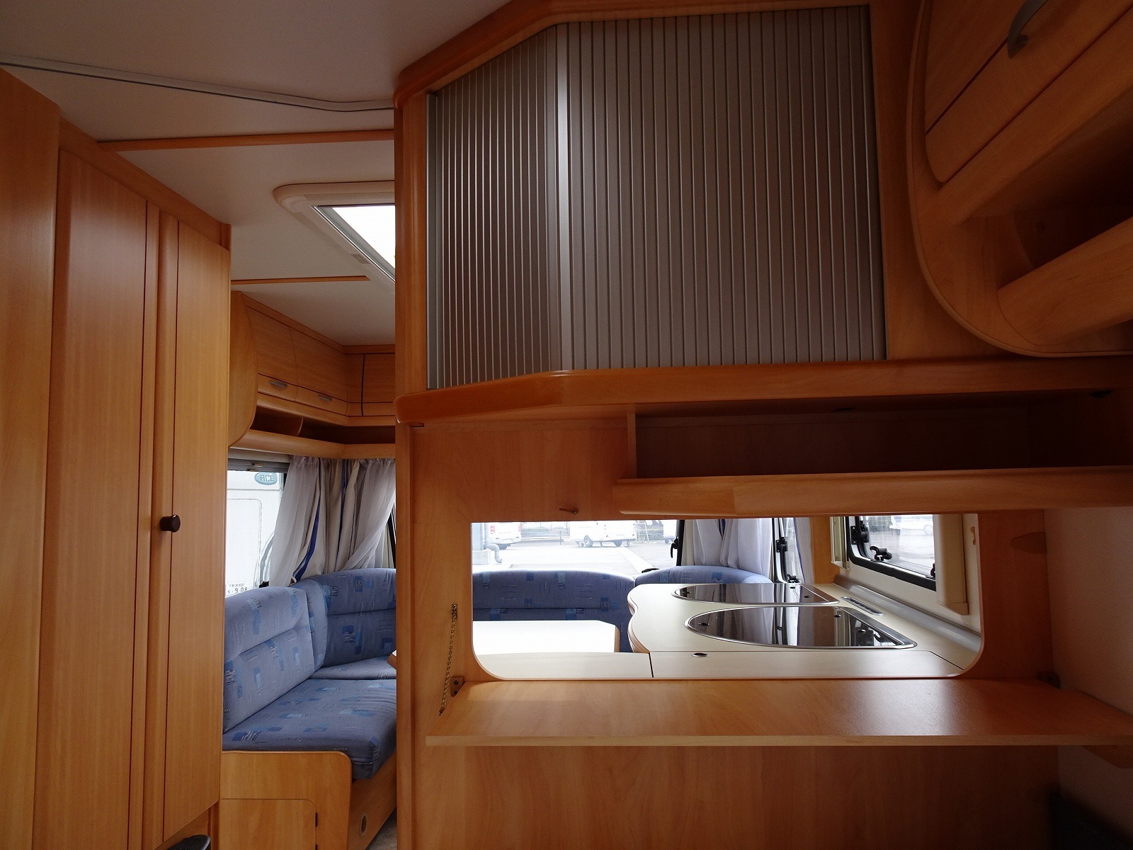 キャンピングカー トレーラー ﾌｪﾝﾄ ｻﾌｧｲｱ470TFB ｳｲﾝﾄﾞｳｴｱｺﾝ