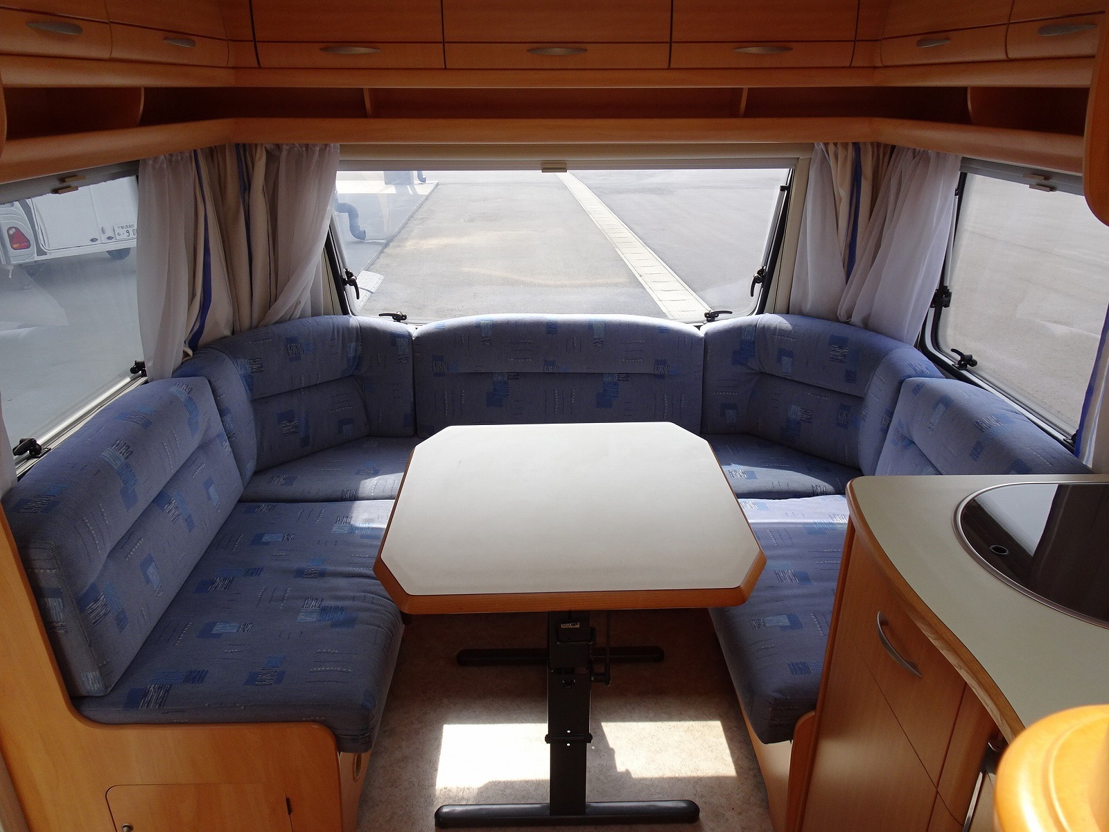 キャンピングカー トレーラー ﾌｪﾝﾄ ｻﾌｧｲｱ470TFB ｳｲﾝﾄﾞｳｴｱｺﾝ