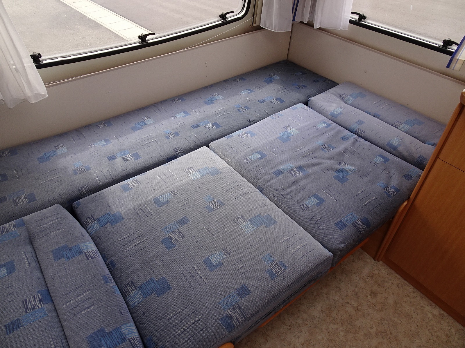 キャンピングカー トレーラー ﾌｪﾝﾄ ｻﾌｧｲｱ470TFB ｳｲﾝﾄﾞｳｴｱｺﾝ