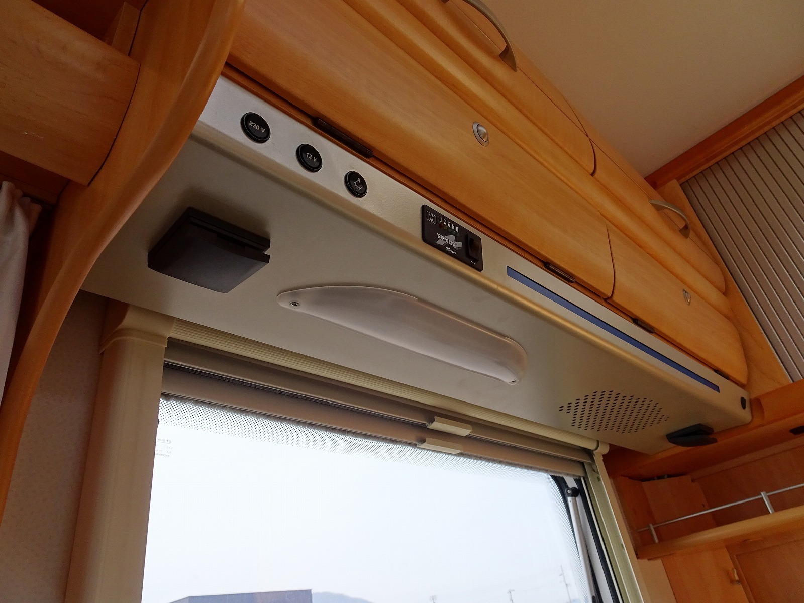 キャンピングカー トレーラー ﾌｪﾝﾄ ｻﾌｧｲｱ470TFB ｳｲﾝﾄﾞｳｴｱｺﾝ