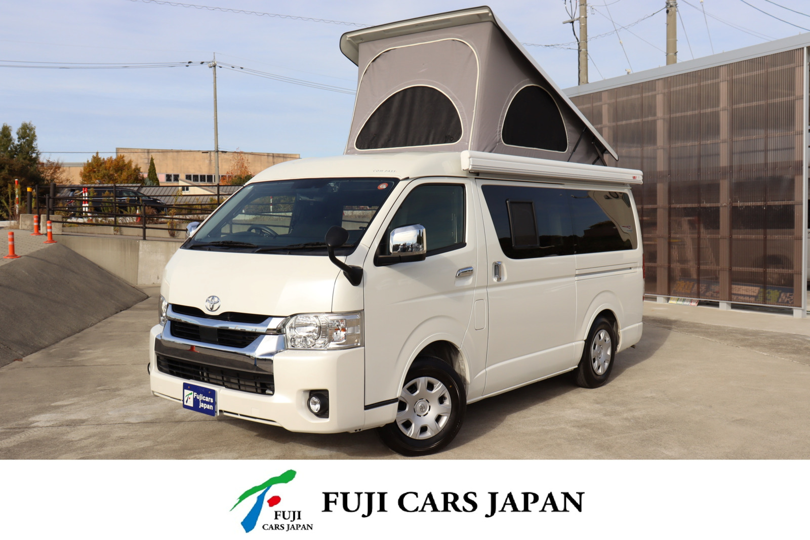 キャンピングカー バンコン ハイエース ホワイトハウス コンパス 4WD