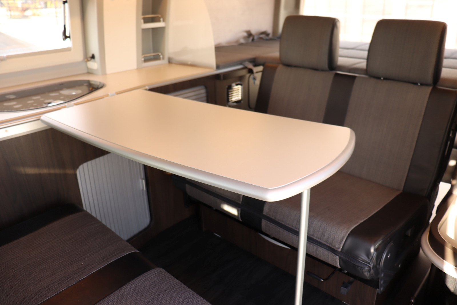 キャンピングカー バンコン ﾊｲｴｰｽ ﾎﾜｲﾄﾊｳｽ ｺﾝﾊﾟｽ 4WD