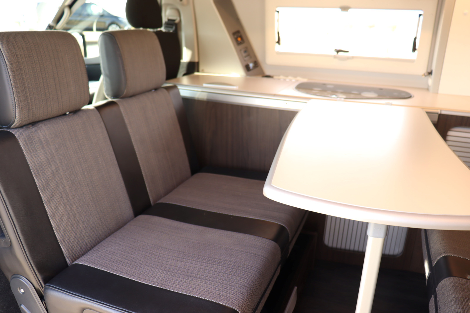 キャンピングカー バンコン ﾊｲｴｰｽ ﾎﾜｲﾄﾊｳｽ ｺﾝﾊﾟｽ 4WD