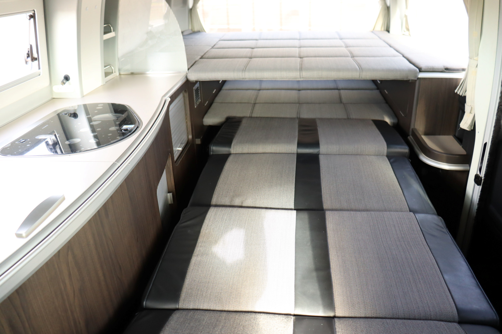 キャンピングカー バンコン ﾊｲｴｰｽ ﾎﾜｲﾄﾊｳｽ ｺﾝﾊﾟｽ 4WD