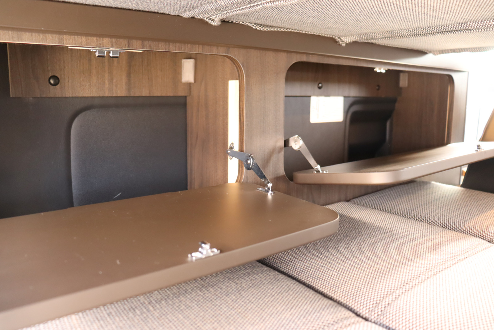 キャンピングカー バンコン ﾊｲｴｰｽ ﾎﾜｲﾄﾊｳｽ ｺﾝﾊﾟｽ 4WD