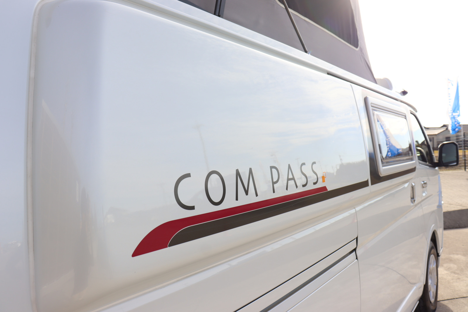 キャンピングカー バンコン ﾊｲｴｰｽ ﾎﾜｲﾄﾊｳｽ ｺﾝﾊﾟｽ 4WD