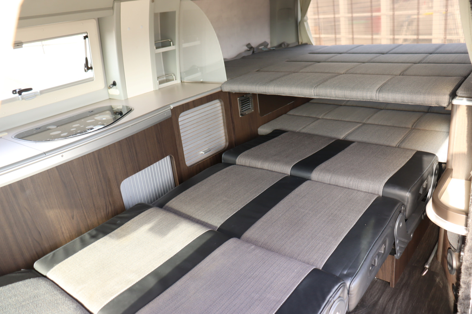 キャンピングカー バンコン ﾊｲｴｰｽ ﾎﾜｲﾄﾊｳｽ ｺﾝﾊﾟｽ 4WD