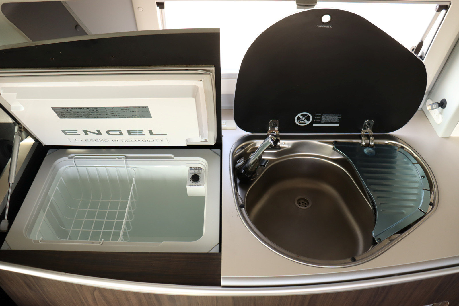 キャンピングカー バンコン ﾊｲｴｰｽ ﾎﾜｲﾄﾊｳｽ ｺﾝﾊﾟｽ 4WD