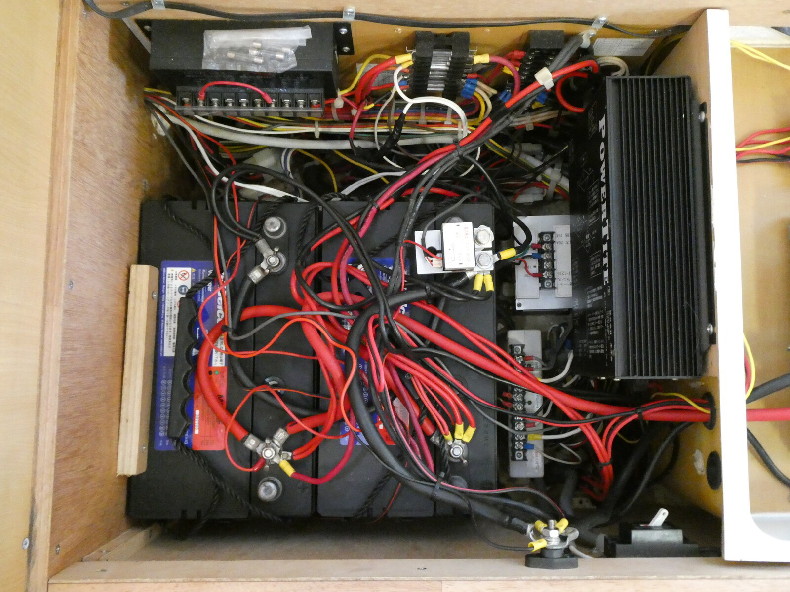 キャンピングカー キャブコン ﾊﾞﾝﾃｯｸ ﾚｵ　ﾙｰﾌｴｱｺﾝ　発電機　ﾎﾞｲﾗｰ