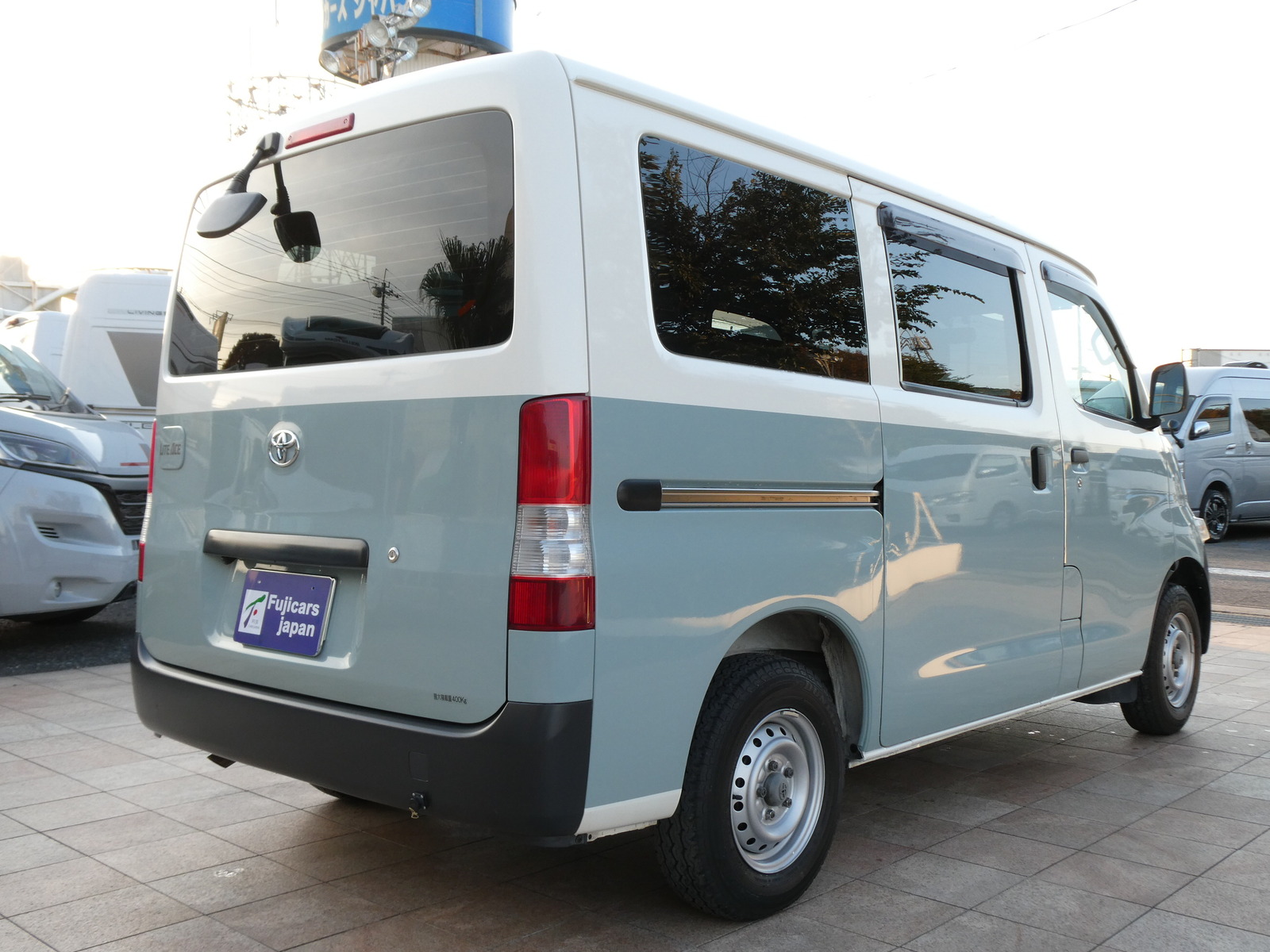 キャンピングカー バンコン ﾗｲﾄｴｰｽﾄﾖﾀﾓﾋﾞﾘﾃｨｱﾙﾄﾋﾟｱｰﾉ 4連窓ﾌｧﾝ