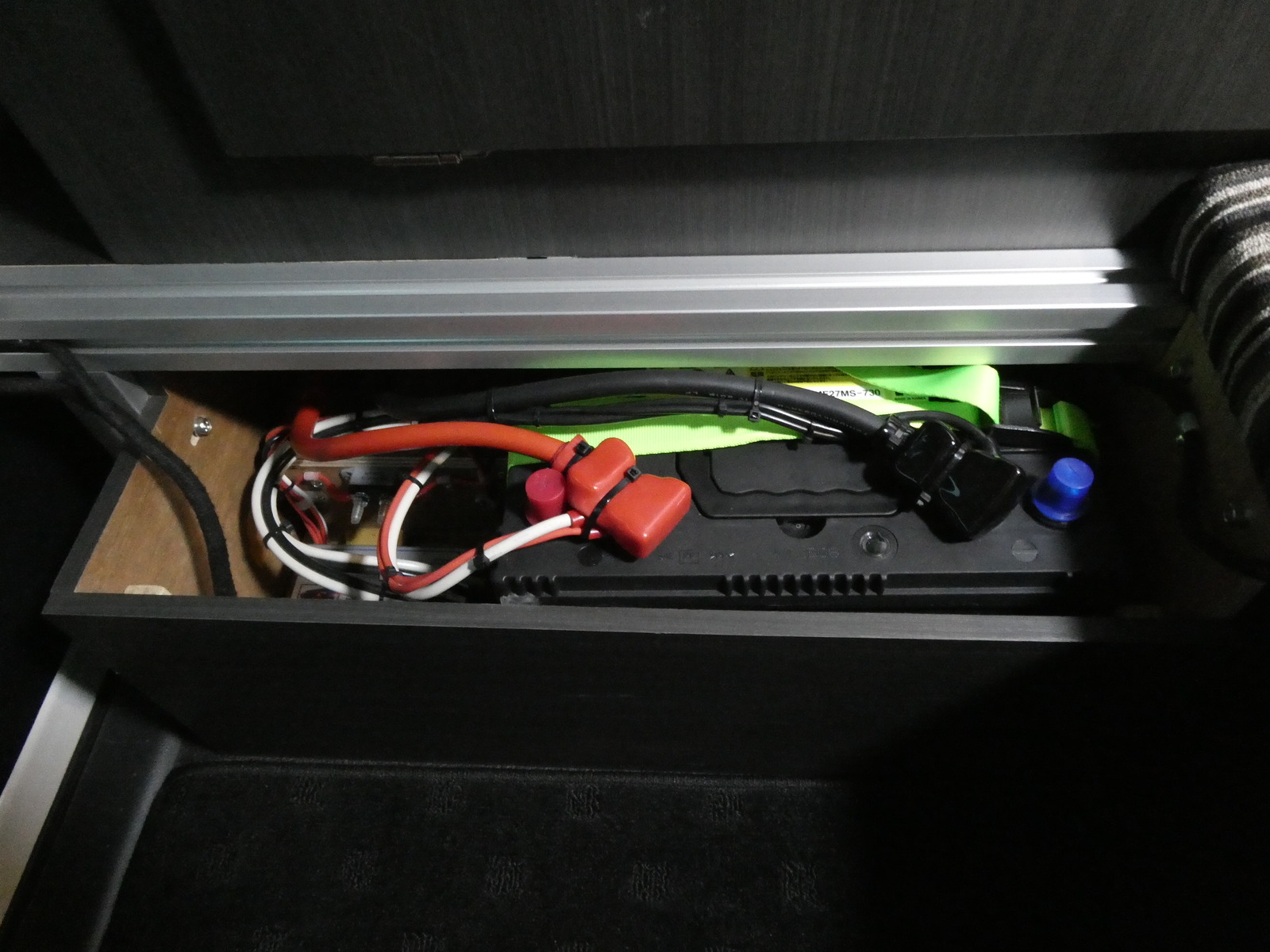 キャンピングカー バンコン ﾗｲﾄｴｰｽﾄﾖﾀﾓﾋﾞﾘﾃｨｱﾙﾄﾋﾟｱｰﾉ 4連窓ﾌｧﾝ