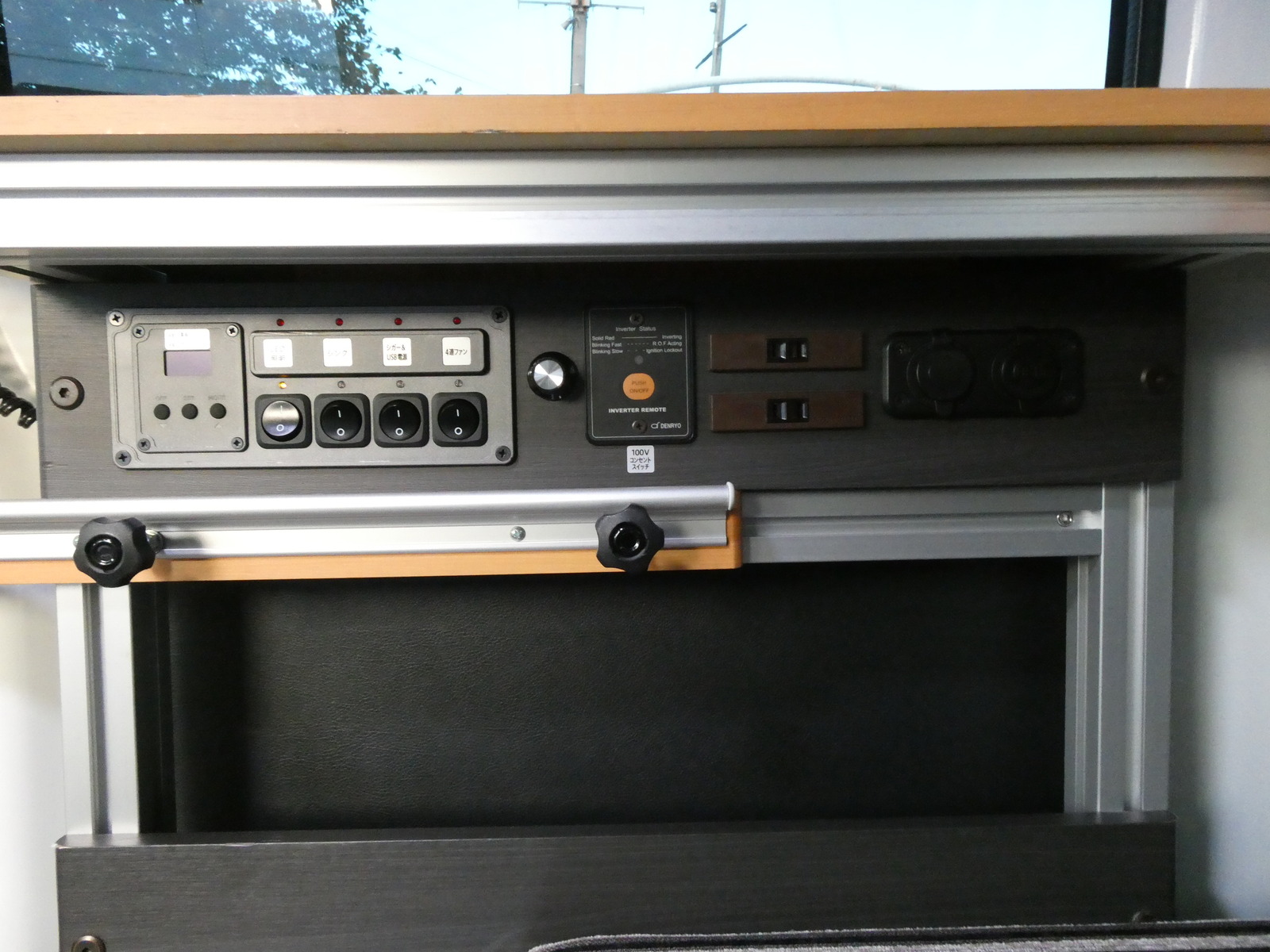 キャンピングカー バンコン ﾗｲﾄｴｰｽﾄﾖﾀﾓﾋﾞﾘﾃｨｱﾙﾄﾋﾟｱｰﾉ 4連窓ﾌｧﾝ