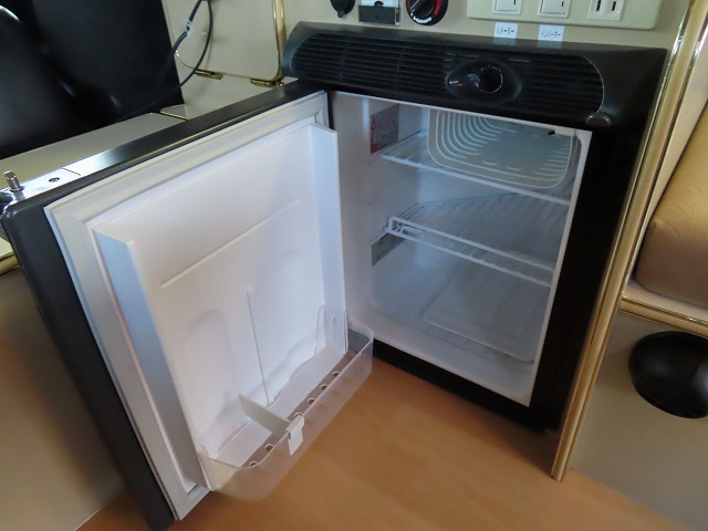 キャンピングカー バンコン ﾊｲｴｰｽ かｰいんてりあ高橋ﾘﾗｯｸｽﾜｺﾞﾝ 4WD