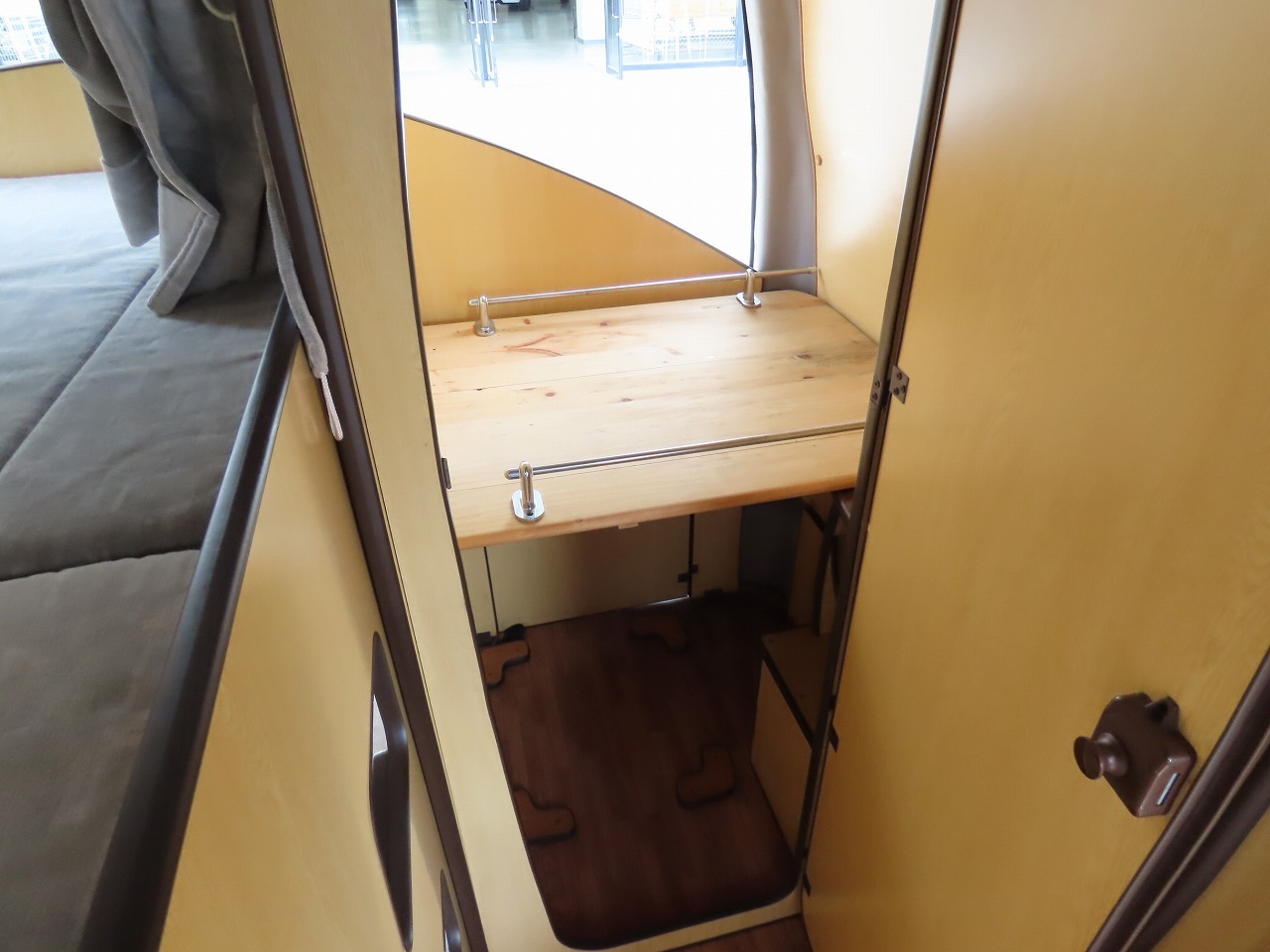 キャンピングカー バンコン ﾚｼﾞｱｽｴｰｽ　RVﾋﾞｯｸﾌｯﾄ製　ｱﾙｶﾃﾞｨｱ 4WD