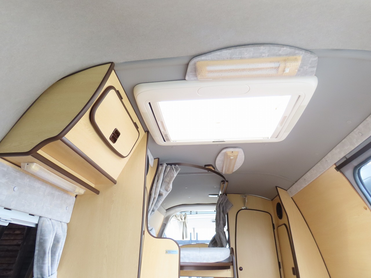キャンピングカー バンコン ﾚｼﾞｱｽｴｰｽ　RVﾋﾞｯｸﾌｯﾄ製　ｱﾙｶﾃﾞｨｱ 4WD