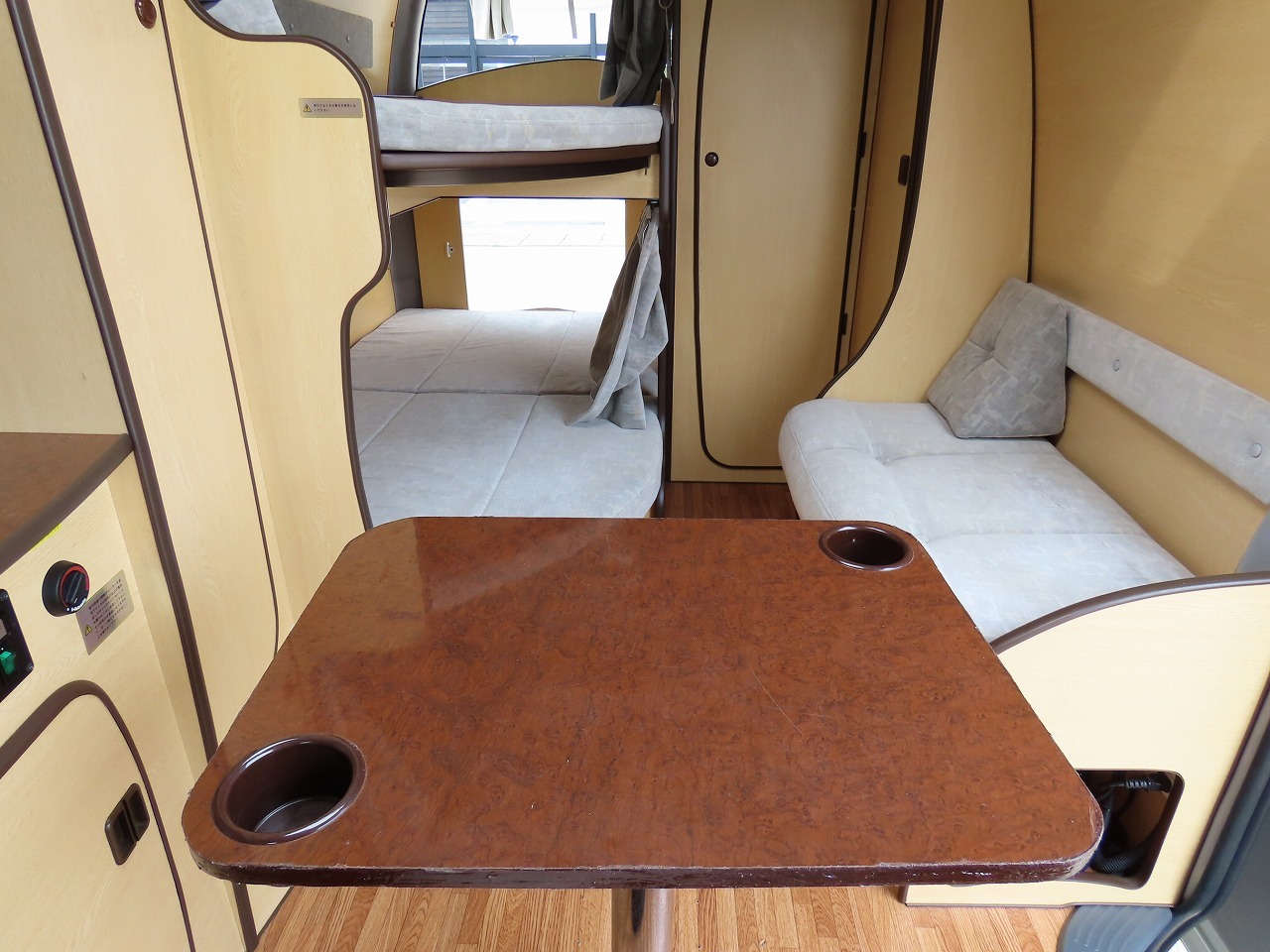 キャンピングカー バンコン ﾚｼﾞｱｽｴｰｽ　RVﾋﾞｯｸﾌｯﾄ製　ｱﾙｶﾃﾞｨｱ 4WD