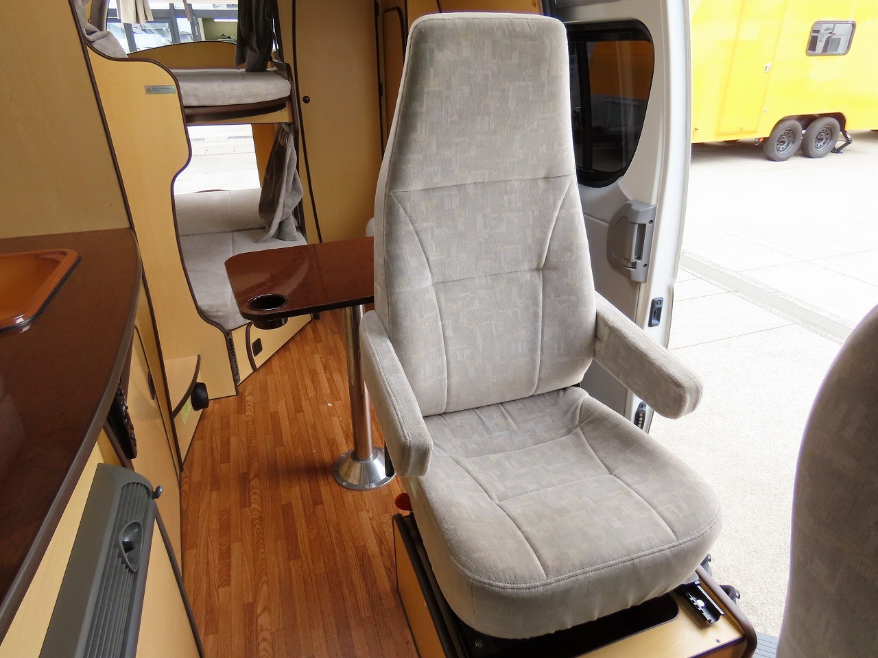 キャンピングカー バンコン ﾚｼﾞｱｽｴｰｽ　RVﾋﾞｯｸﾌｯﾄ製　ｱﾙｶﾃﾞｨｱ 4WD