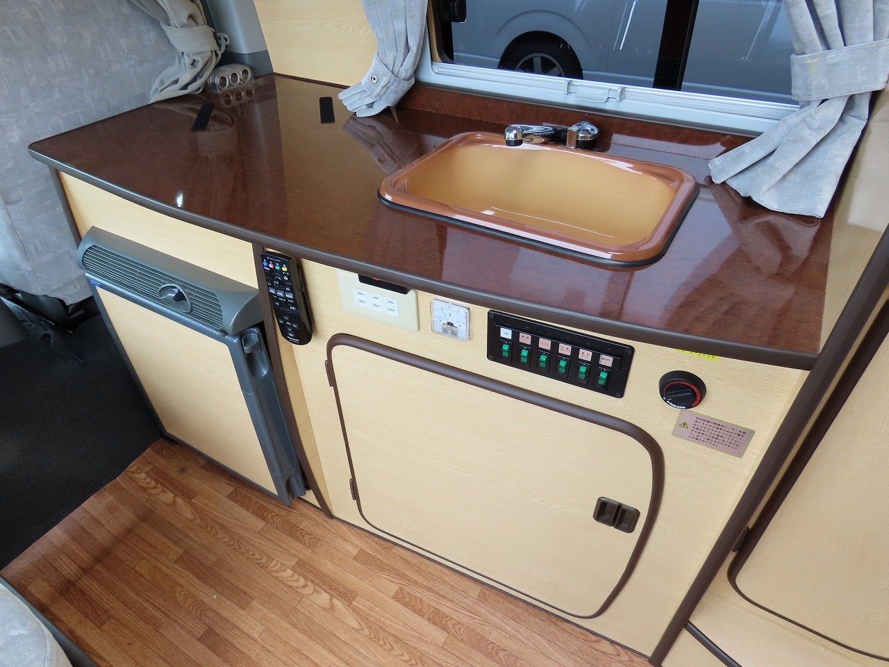 キャンピングカー バンコン ﾚｼﾞｱｽｴｰｽ　RVﾋﾞｯｸﾌｯﾄ製　ｱﾙｶﾃﾞｨｱ 4WD