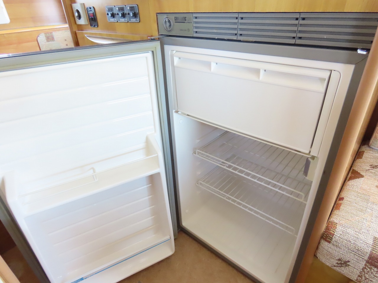 キャンピングカー キャブコン ｶﾑﾛｰﾄﾞ ﾊﾞﾝﾃｯｸ製　ｼﾞﾙ520