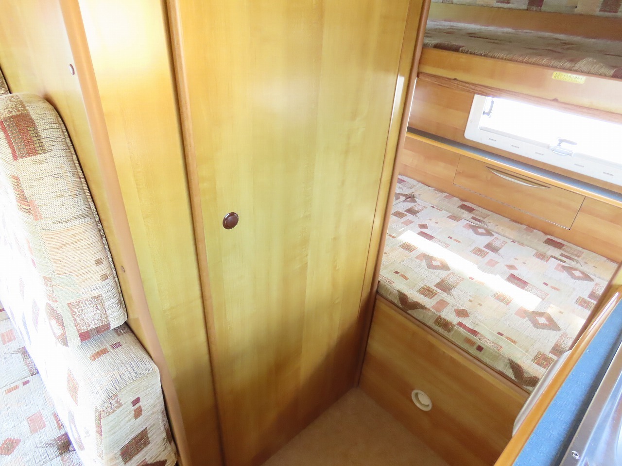 キャンピングカー キャブコン ｶﾑﾛｰﾄﾞ ﾊﾞﾝﾃｯｸ製　ｼﾞﾙ520