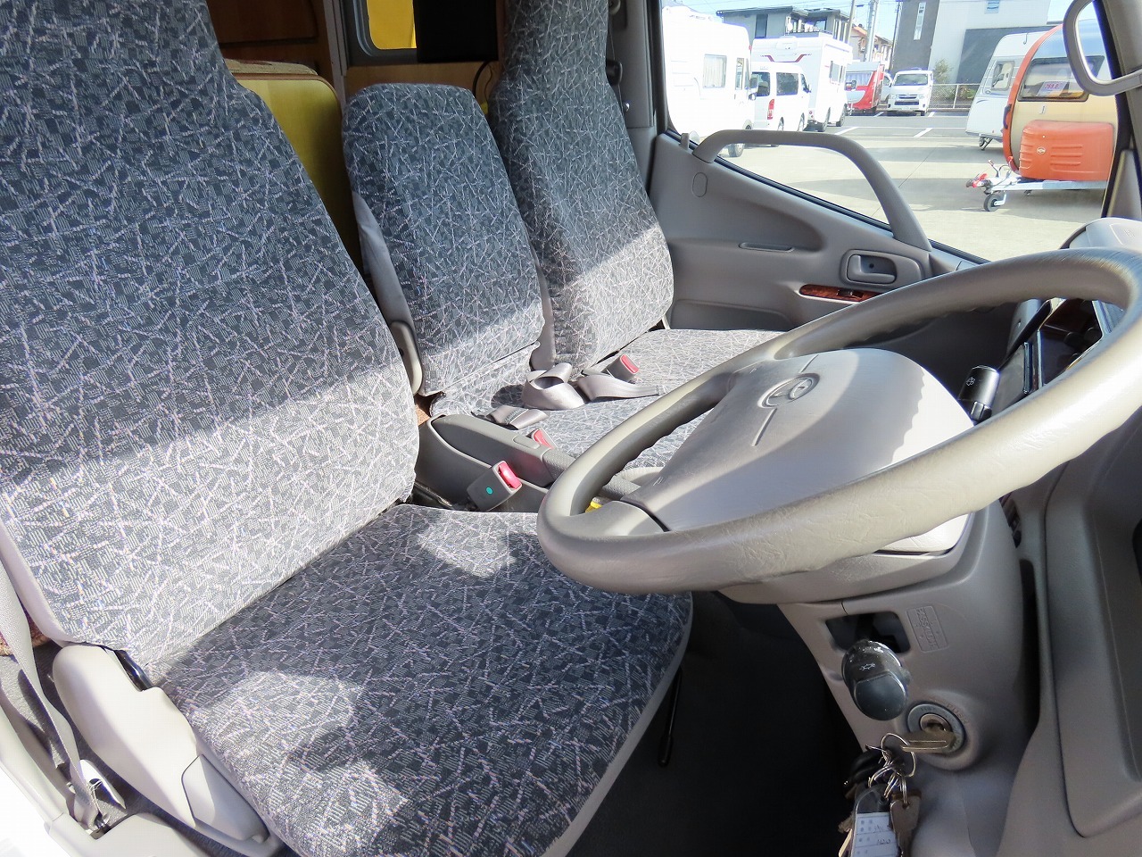 キャンピングカー キャブコン ｶﾑﾛｰﾄﾞ ﾊﾞﾝﾃｯｸ製　ｼﾞﾙ520