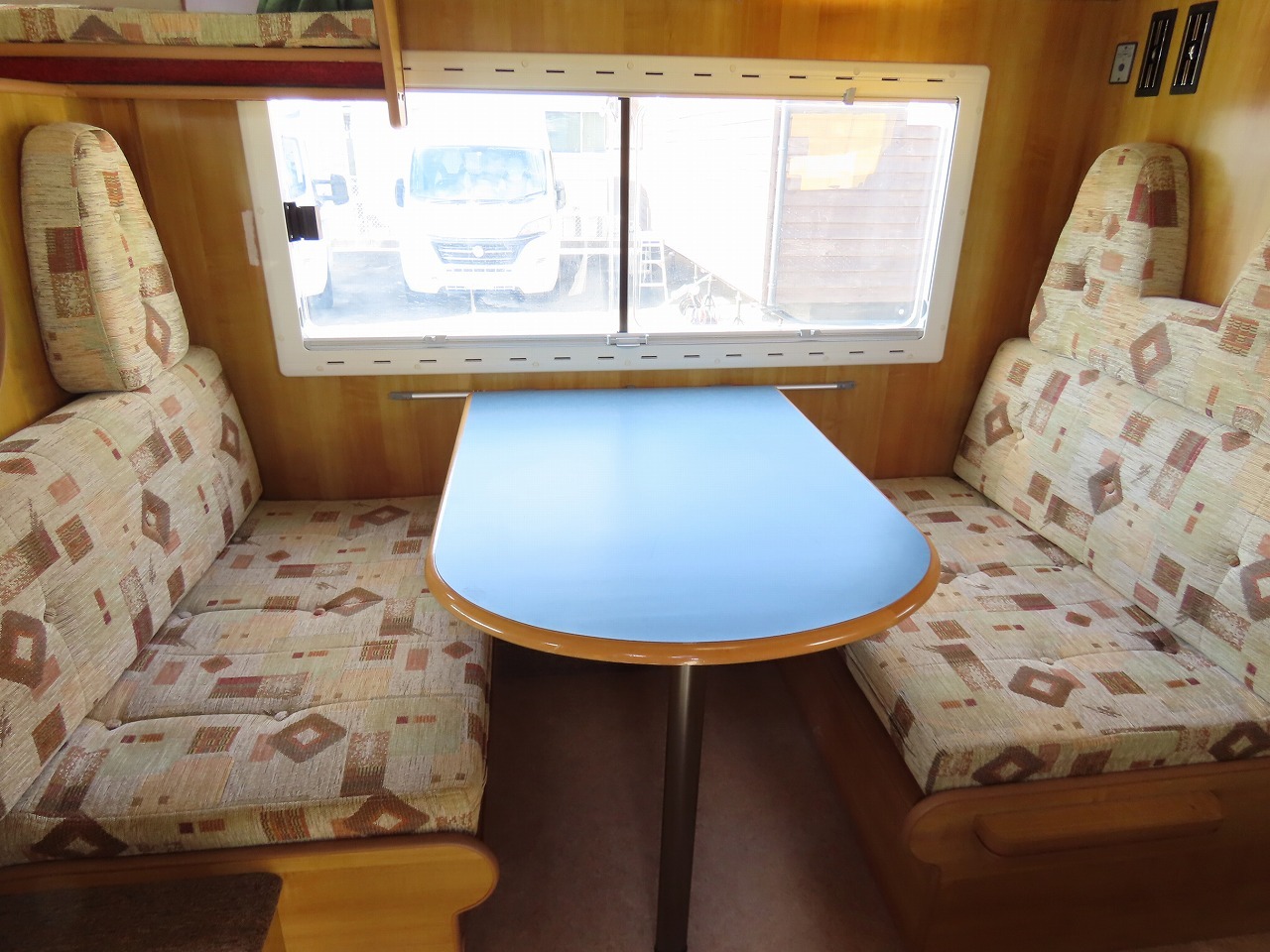 キャンピングカー キャブコン ｶﾑﾛｰﾄﾞ ﾊﾞﾝﾃｯｸ製　ｼﾞﾙ520