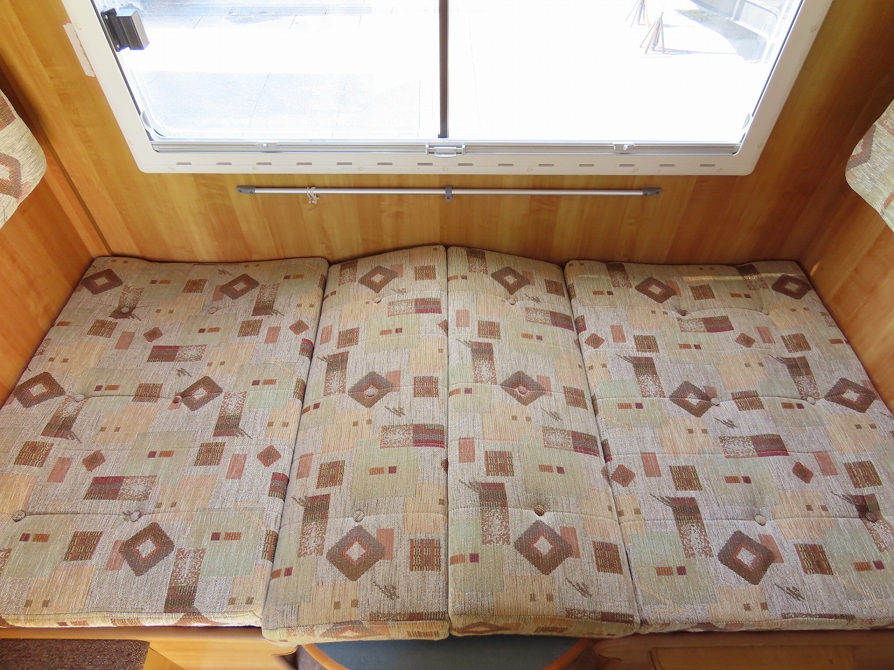 キャンピングカー キャブコン ｶﾑﾛｰﾄﾞ ﾊﾞﾝﾃｯｸ製　ｼﾞﾙ520