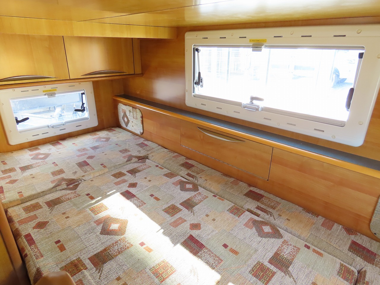 キャンピングカー キャブコン ｶﾑﾛｰﾄﾞ ﾊﾞﾝﾃｯｸ製　ｼﾞﾙ520