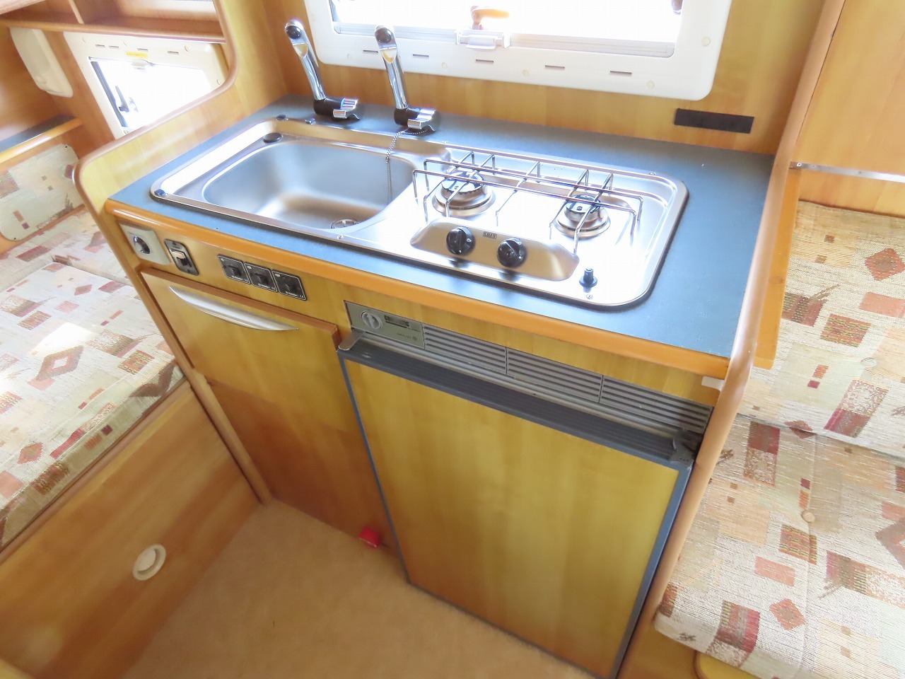 キャンピングカー キャブコン ｶﾑﾛｰﾄﾞ ﾊﾞﾝﾃｯｸ製　ｼﾞﾙ520