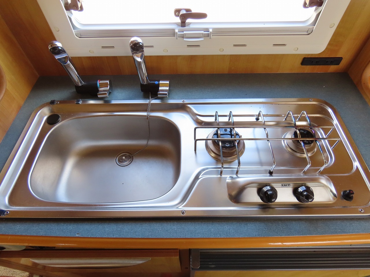 キャンピングカー キャブコン ｶﾑﾛｰﾄﾞ ﾊﾞﾝﾃｯｸ製　ｼﾞﾙ520