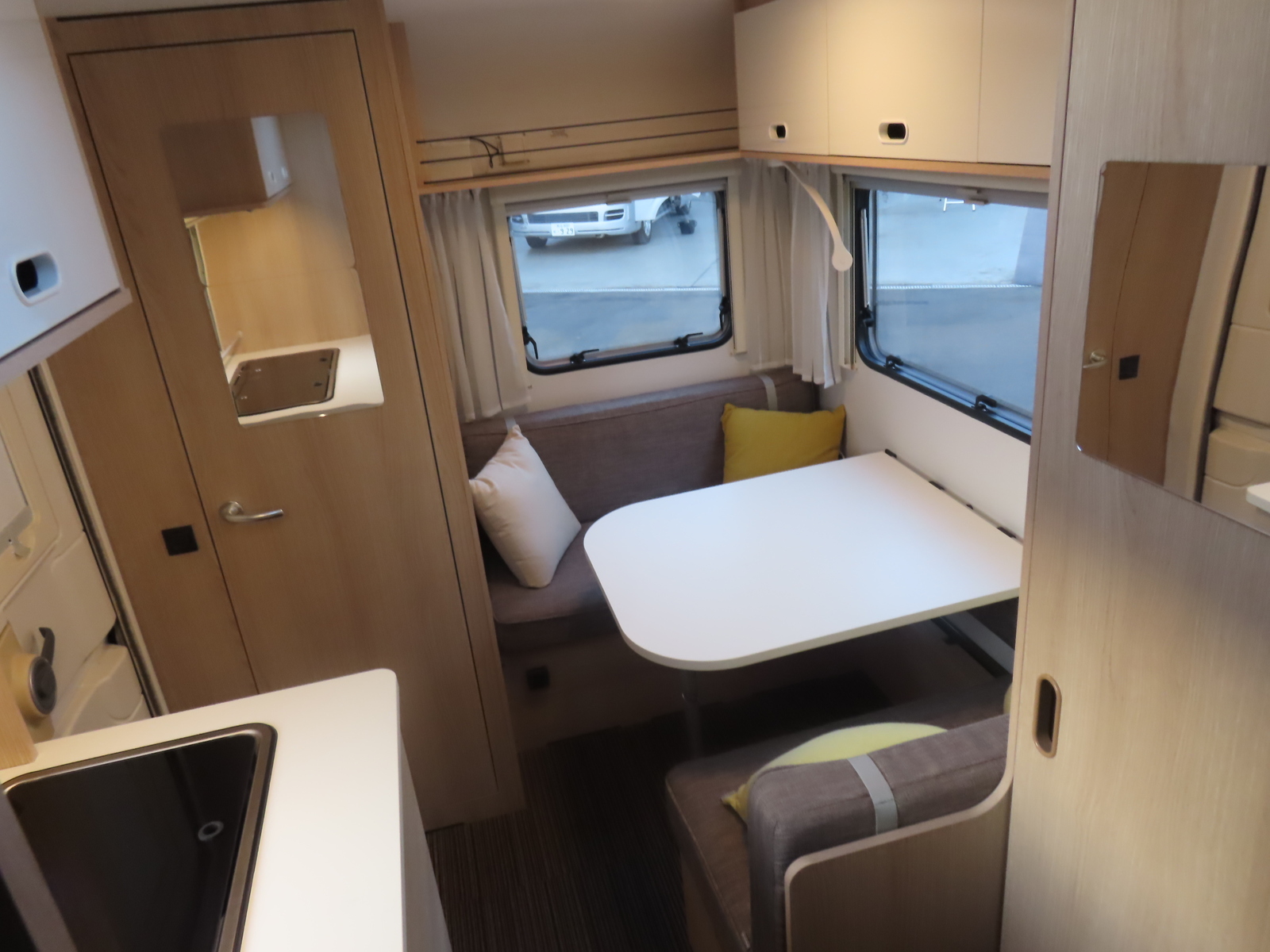 キャンピングカー トレーラー ｱﾄﾞﾘｱｱﾋﾞﾊﾞ400PS 家庭用ｴｱｺﾝ FFﾋｰﾀｰ