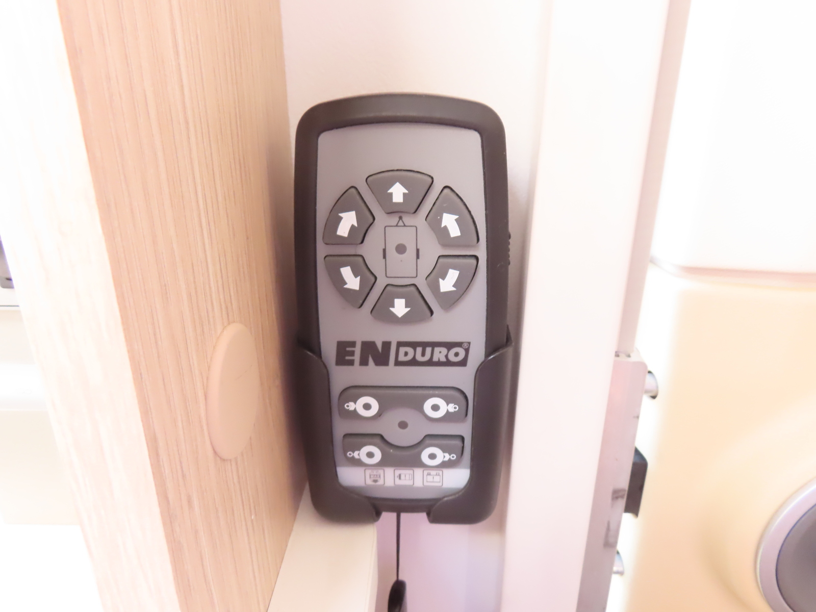 キャンピングカー トレーラー ｱﾄﾞﾘｱｱﾋﾞﾊﾞ400PS 家庭用ｴｱｺﾝ FFﾋｰﾀｰ