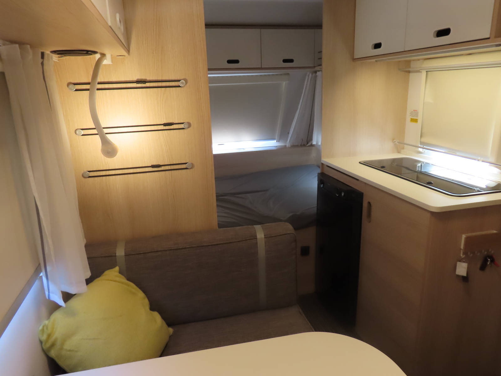 キャンピングカー トレーラー ｱﾄﾞﾘｱｱﾋﾞﾊﾞ400PS 家庭用ｴｱｺﾝ FFﾋｰﾀｰ