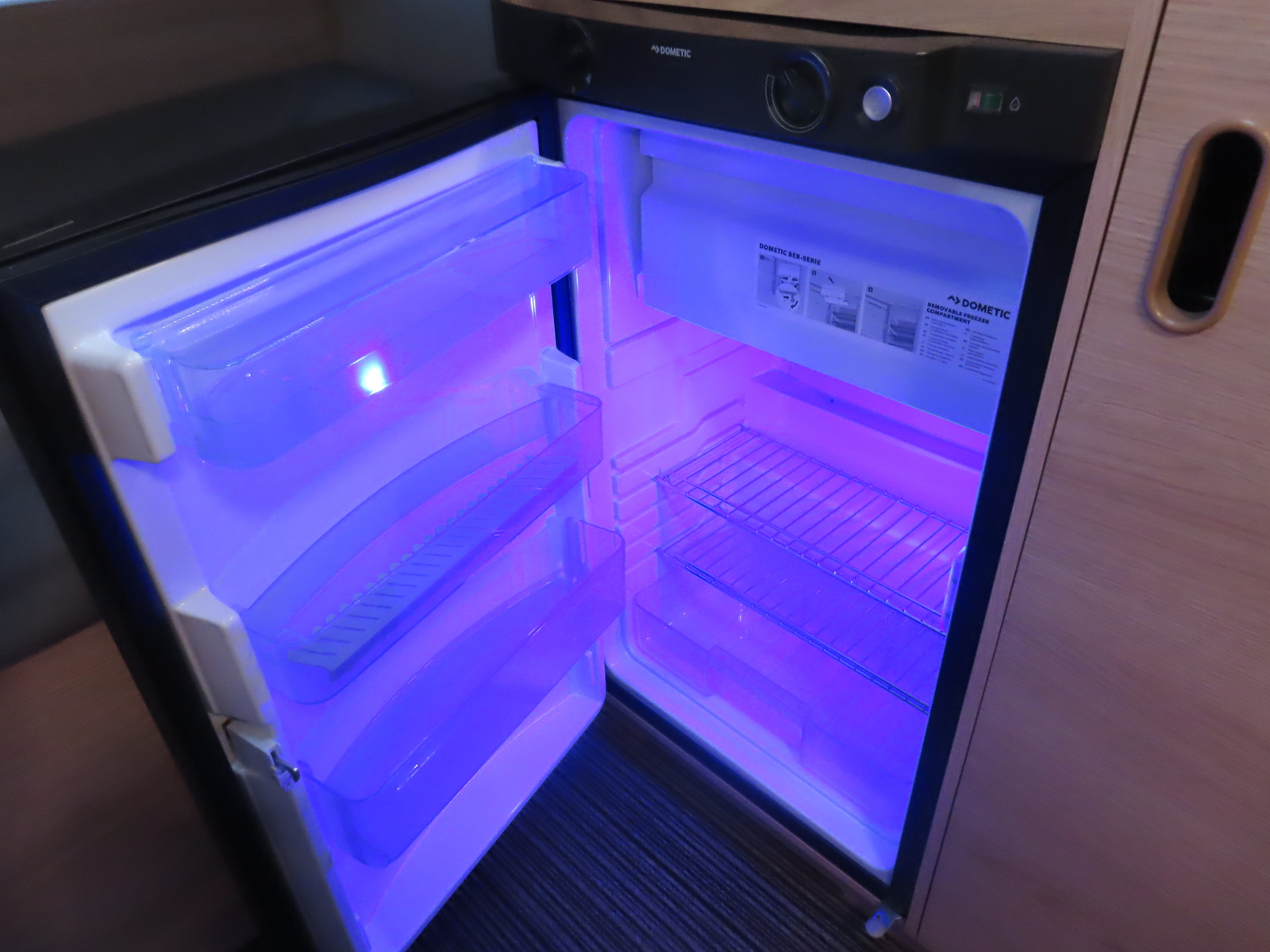 キャンピングカー トレーラー ｱﾄﾞﾘｱｱﾋﾞﾊﾞ400PS 家庭用ｴｱｺﾝ FFﾋｰﾀｰ