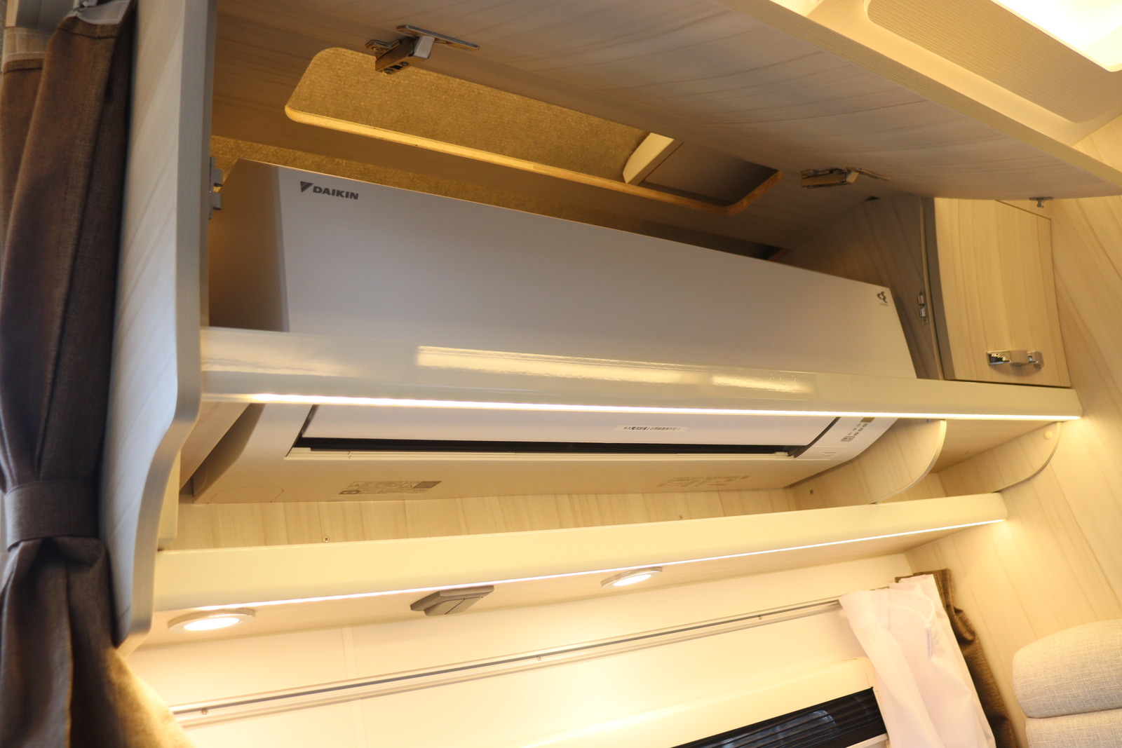 キャンピングカー キャブコン ｶﾑﾛｰﾄﾞ ｱﾈｯｸｽ ﾘﾊﾞﾃｨ52DB