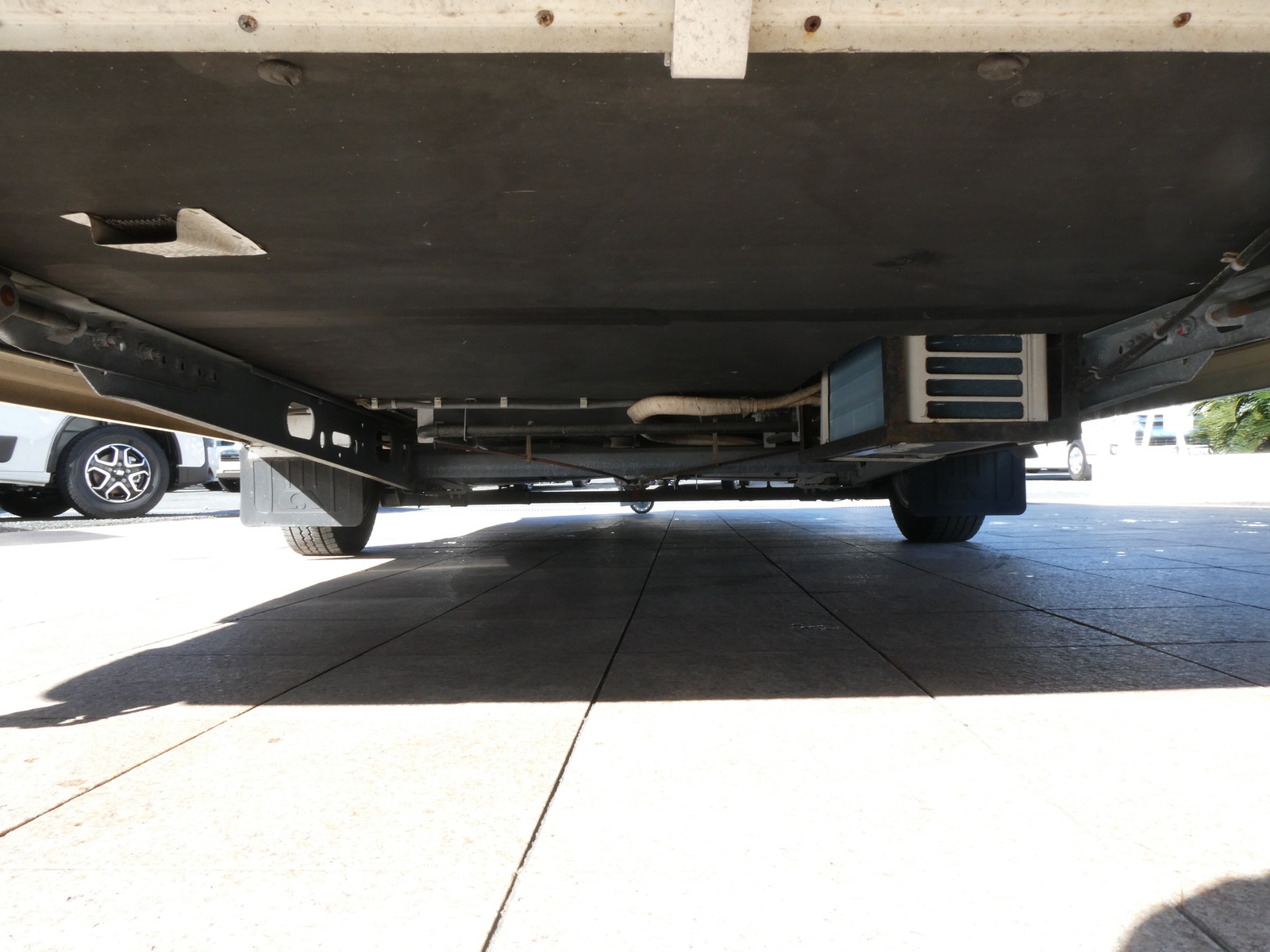 キャンピングカー トレーラー ｱﾄﾞﾘｱ製　ｱﾙﾃｨｱ542DK　家AC　電動ﾑｰﾊﾞｰ　温水