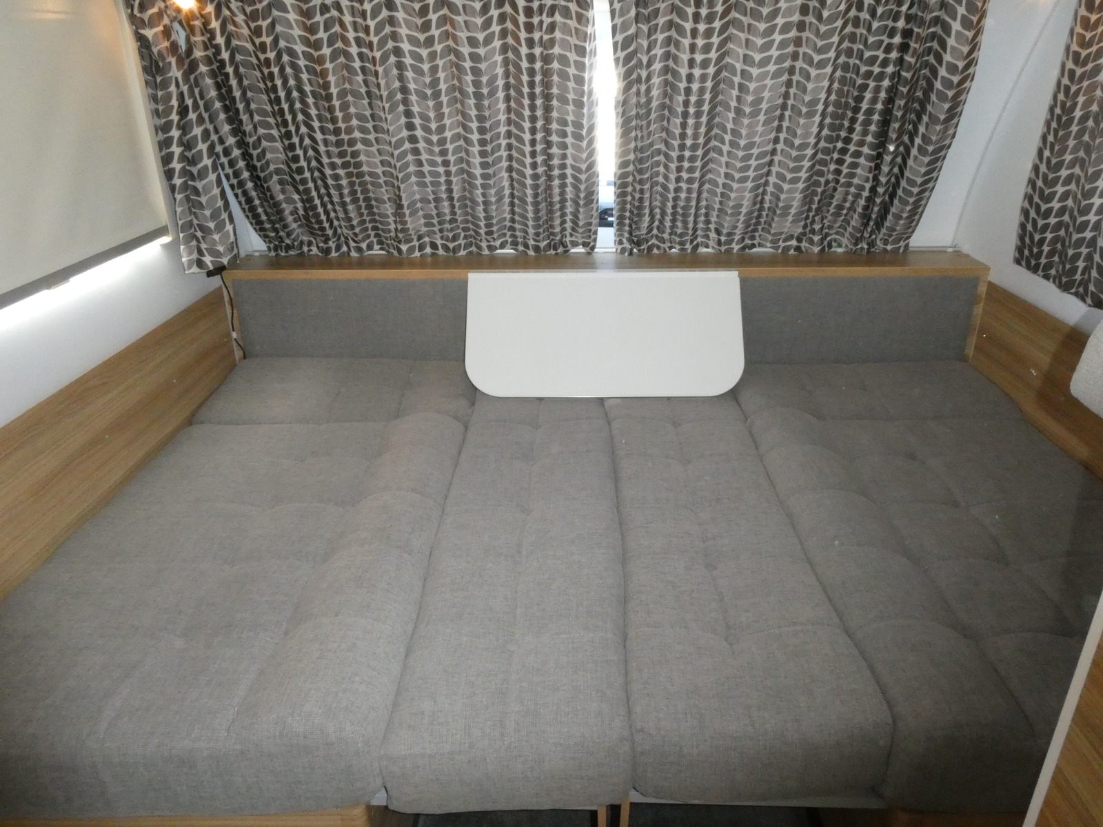 キャンピングカー トレーラー ｱﾄﾞﾘｱ製　ｱﾙﾃｨｱ542DK　家AC　電動ﾑｰﾊﾞｰ　温水